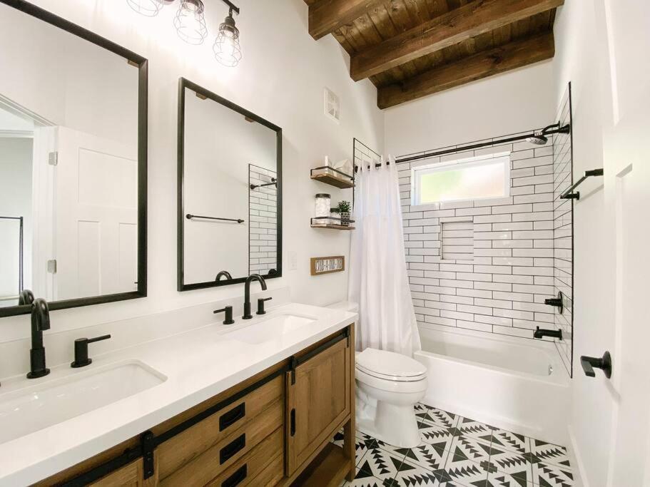 Апартаменты Modern Smoky Mountain Tiny House Пиджен-Фордж Экстерьер фото